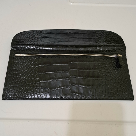 Graphic Image Embossed Faux Crocodile Leather Clutch - Picture 4 of 8